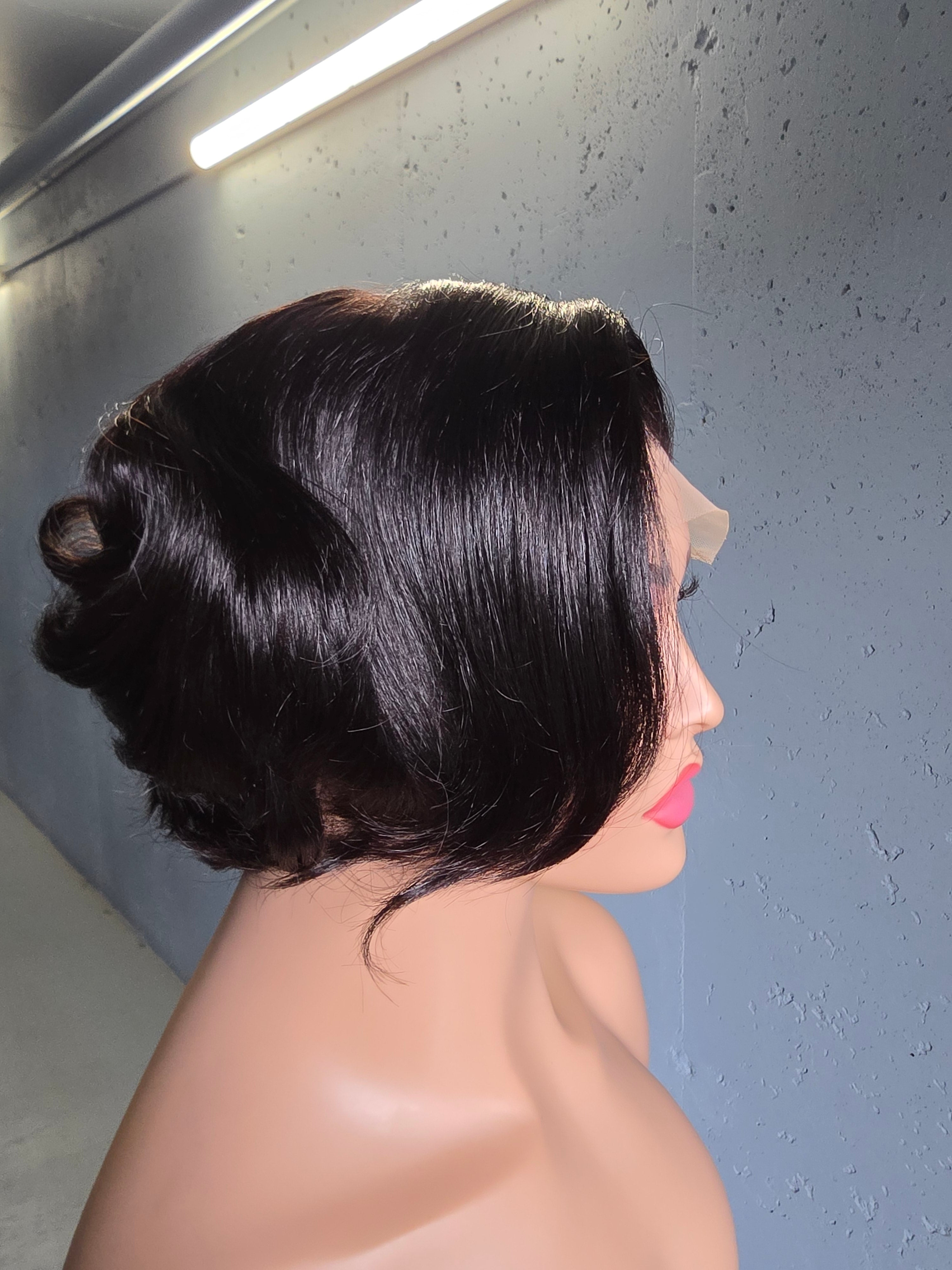 Glueless Layered Pixie Wig with Wavy Curls – 4x4 Closure (250% Density)