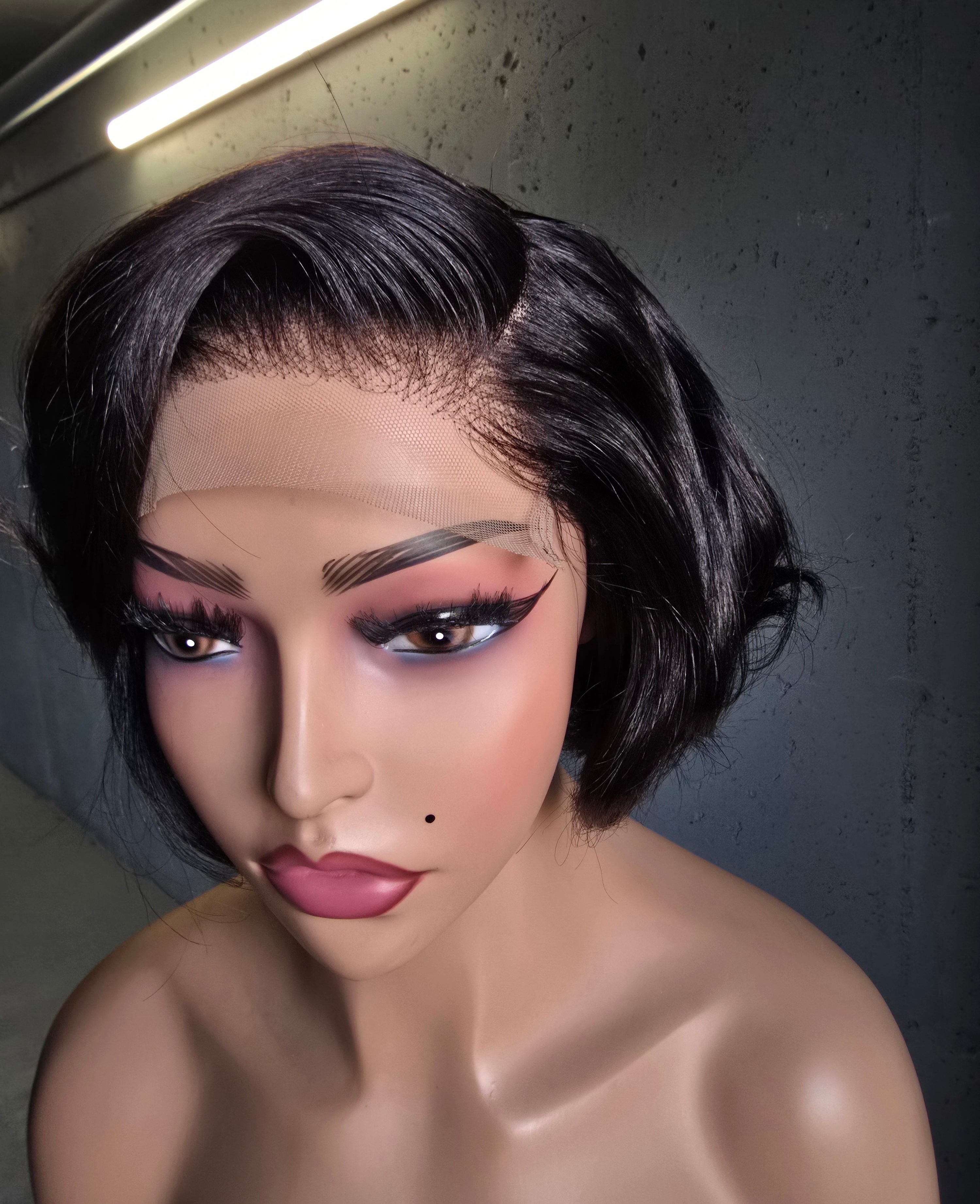 Glueless Layered Pixie Wig with Wavy Curls – 4x4 Closure (250% Density)